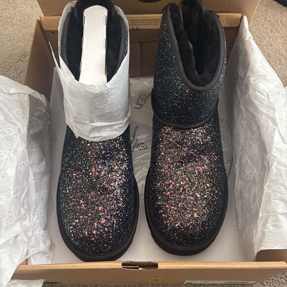 NIB Ugg Classic Mini Bow Tie Cosmo Boots - Size 9 Women's never worn - Picture 2 of 6